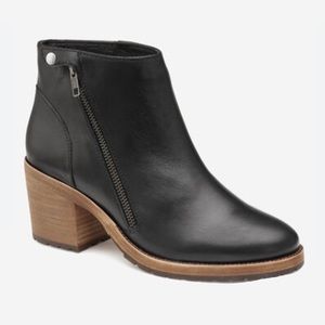 NWT Black Johnston & Murphy Boots Size 6